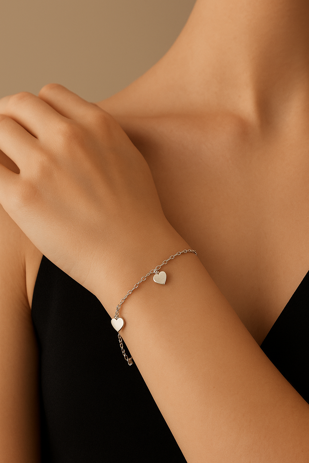 Pulseira Minimalista com Corações – Aço Inoxidável (Dourado / Prateado)